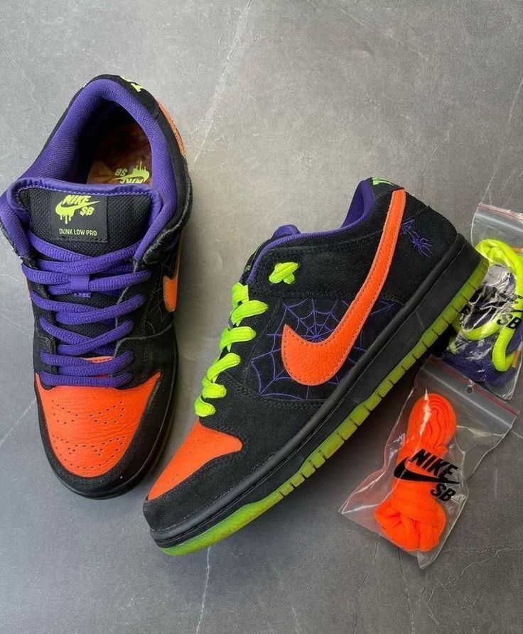 Nike Mens Sb Dunk Low Night of Mischief