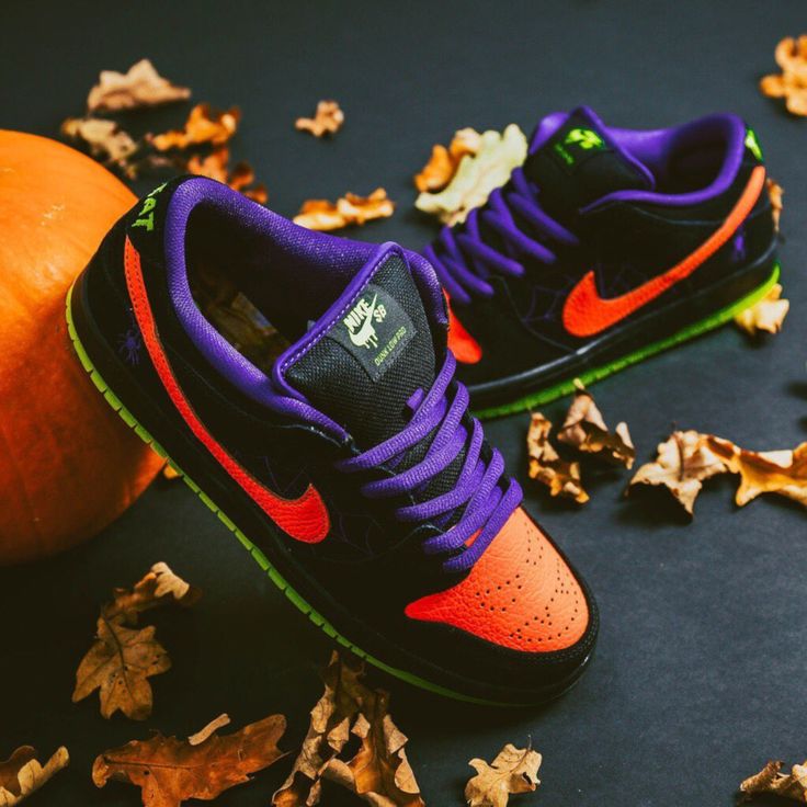 Nike Mens Sb Dunk Low Night of Mischief