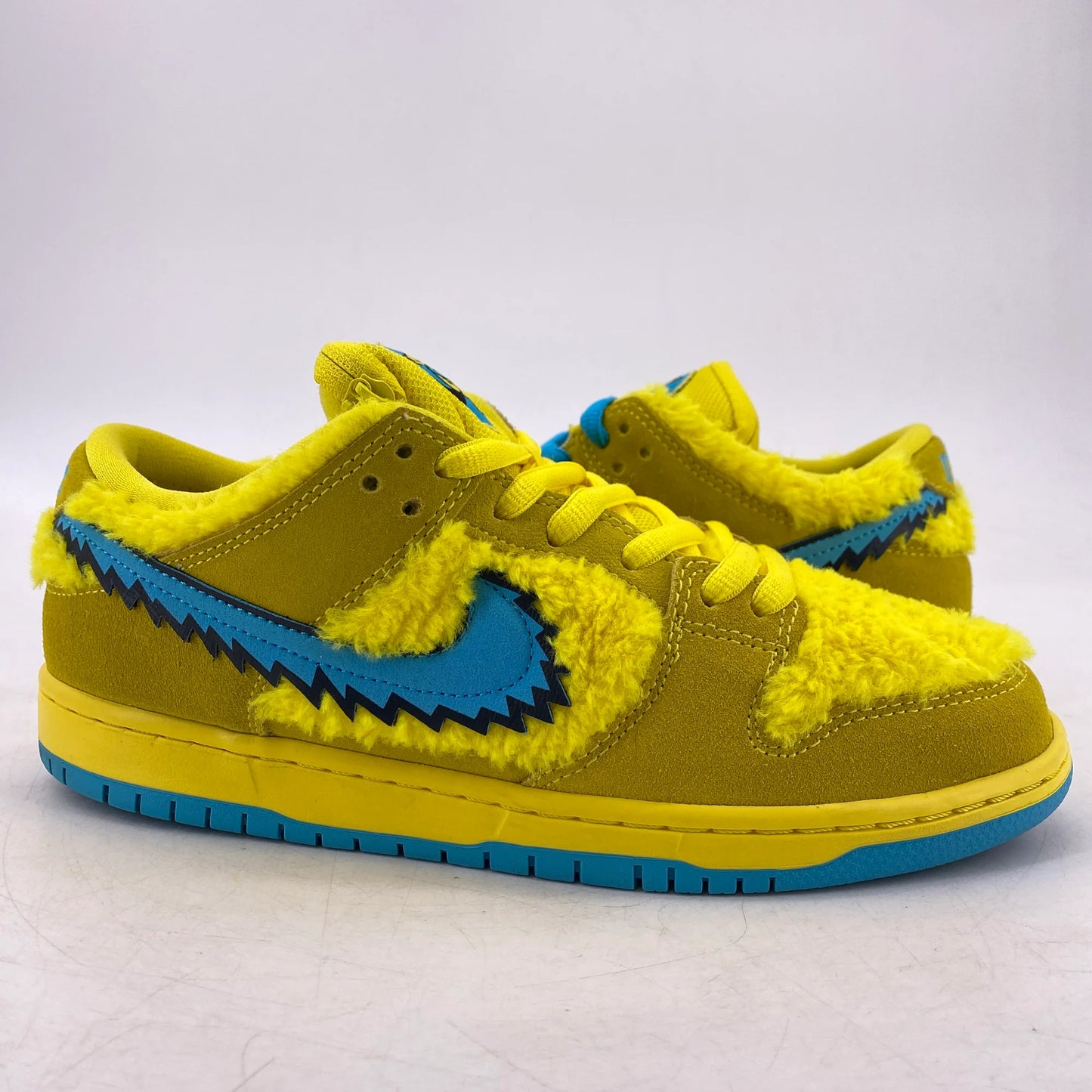 SB Dunk Low Pro x Grateful Dead