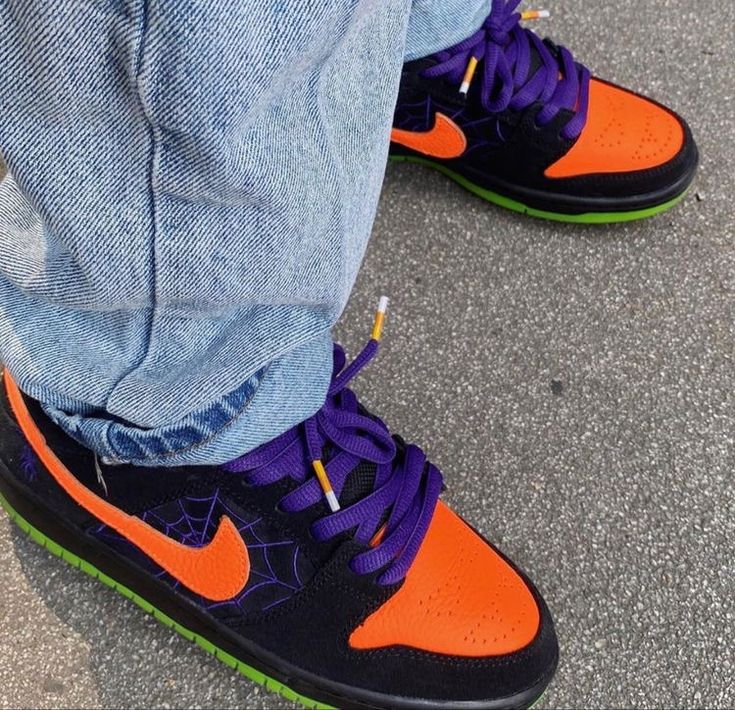 Nike Mens Sb Dunk Low Night of Mischief